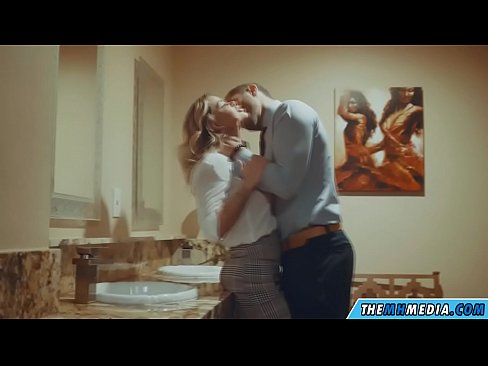 ❤️ Kapag ang isang busty blonde seduces sa isang pampublikong banyo ❤❌ Porno sa amin tl.oldsex.ru ☑